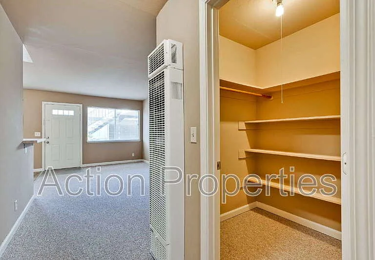1084 Wentworth St #4 — Photo 14