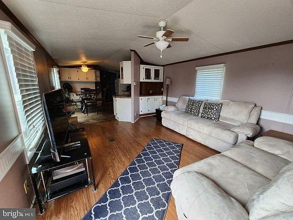 2nd image of 300 Oak St