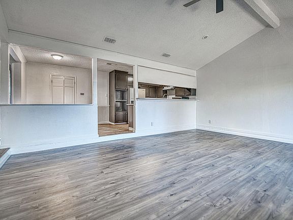 4th image of 1505 W Lamar Blvd