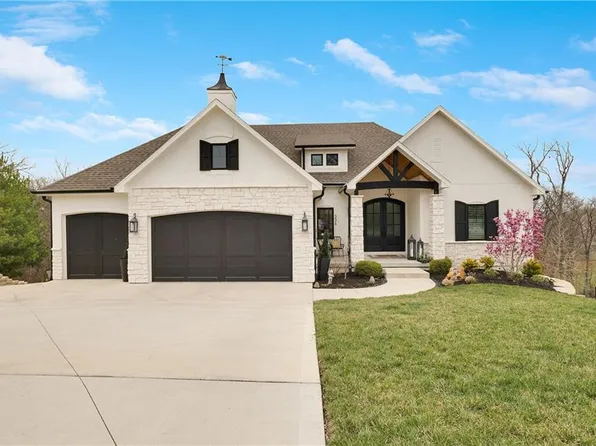 336 NW Thoreau Cir, Lees Summit, MO 64081