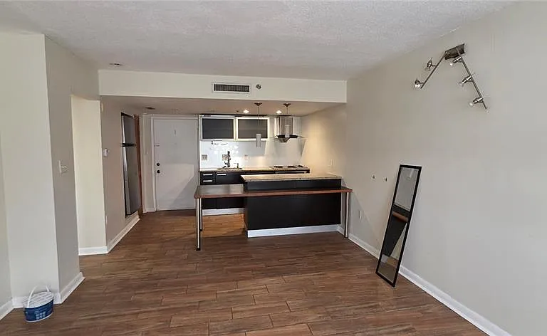 701 S Madison Ave #407 — Photo 1
