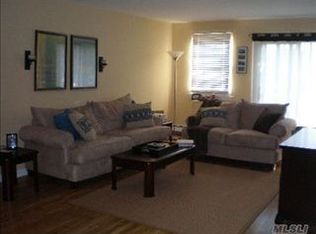 4805 Wilshire Ln, Oakdale, NY 11769