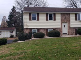 7 Briarcross Dr, Ephrata, PA 17522