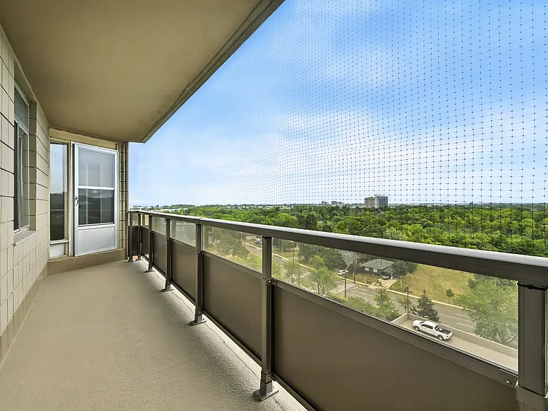 70 Jerome Cres — Photo 4
