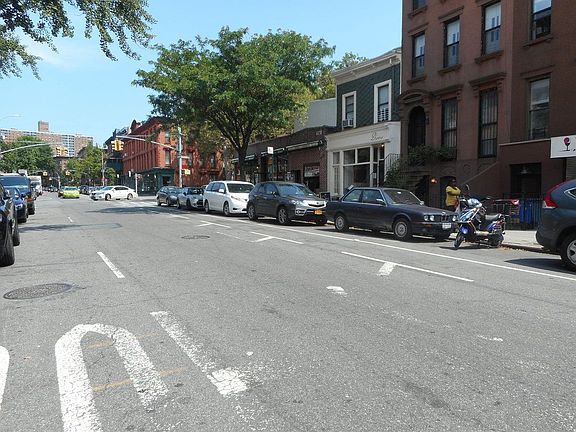5th image of 221 Dekalb Ave APT 1