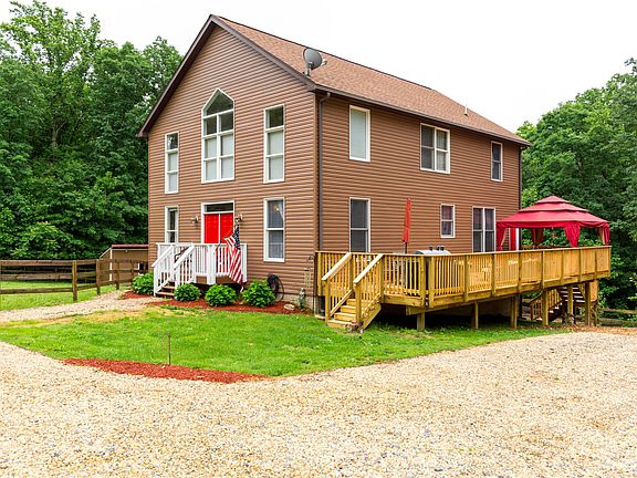 2nd image of 10 Woodbourne Ln