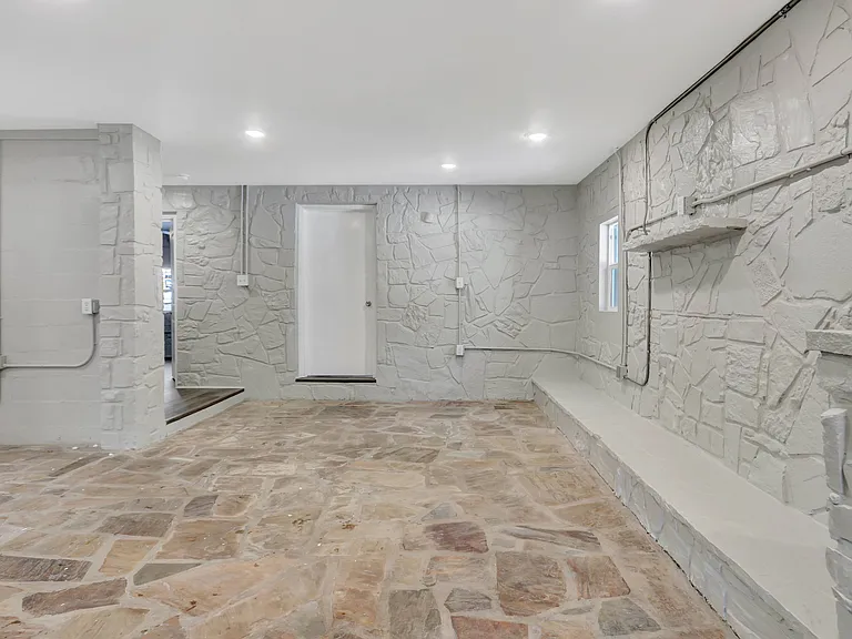 2751 Malvern Ave — Photo 24