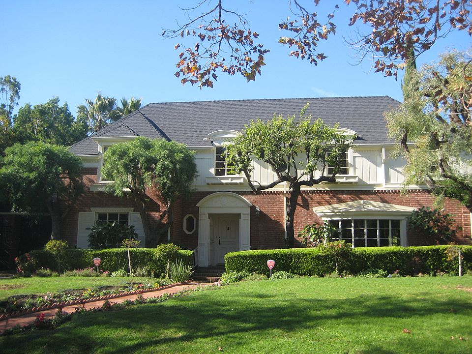 1st image of 355 N Las Palmas Ave