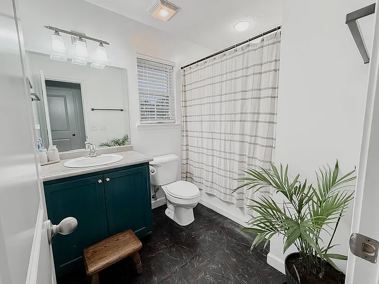 151 Manchester Ct — Photo 9