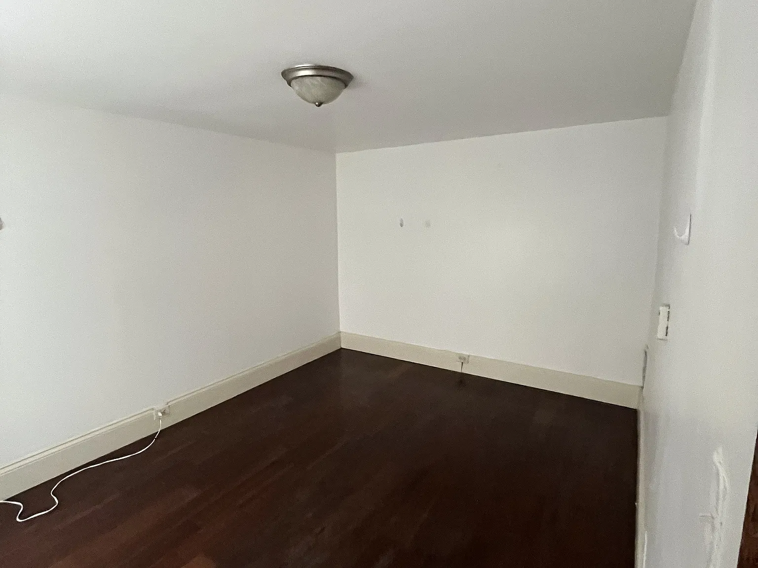 3 bed, 900 sqft, $2,100 — Photo 4