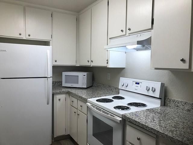 1st image of 423 Vineyard Pl APT C