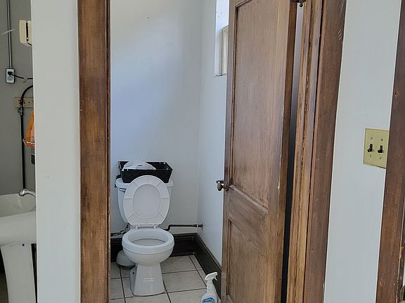 3rd image of 4328 Market St