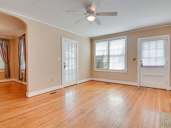 4th image of 1705 King Woods Dr