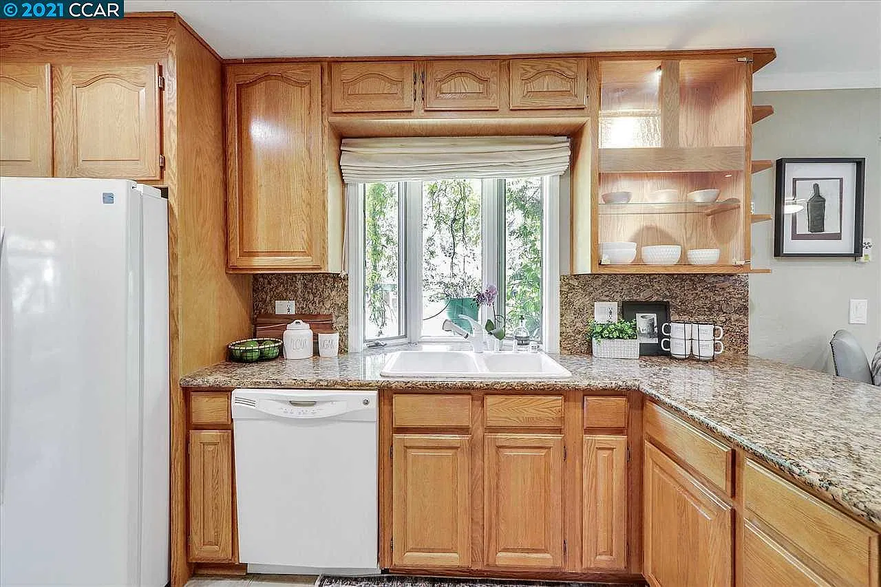 931 Sousa Dr — Photo 4