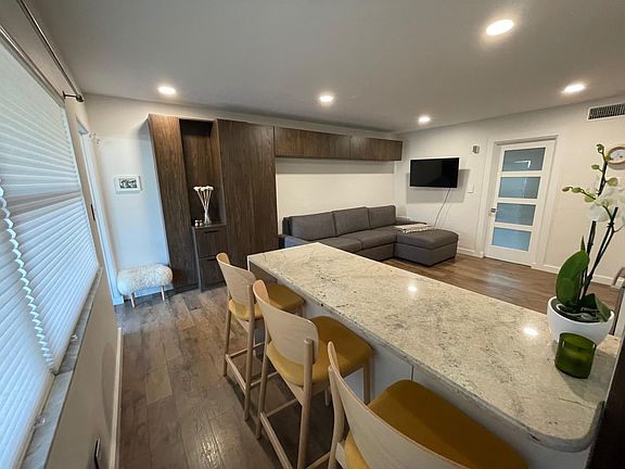 5th image of 220 6th Ave N #2207