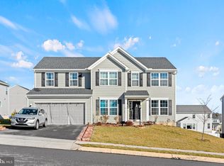 911 Ashfield Dr, Carlisle, PA 17015