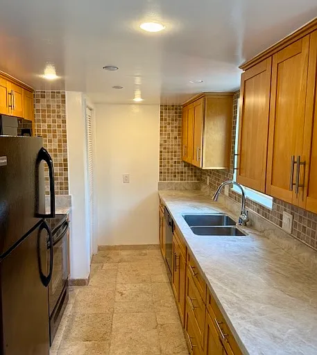 3 bed, 1.5 bath, 1144 sqft, $3,700 — Photo 3