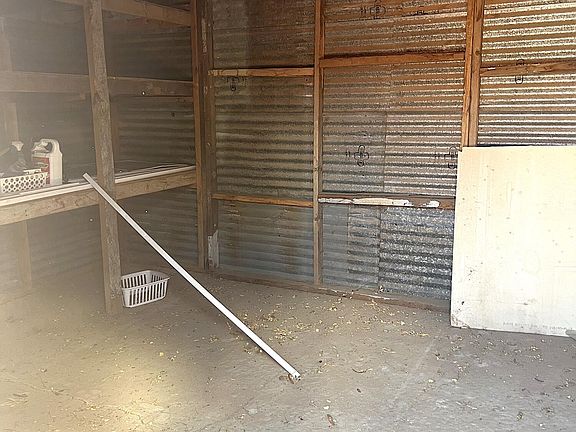 5th image of 206 Meek St