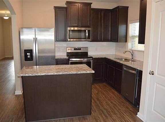 3rd image of 701 Juneberry Dr