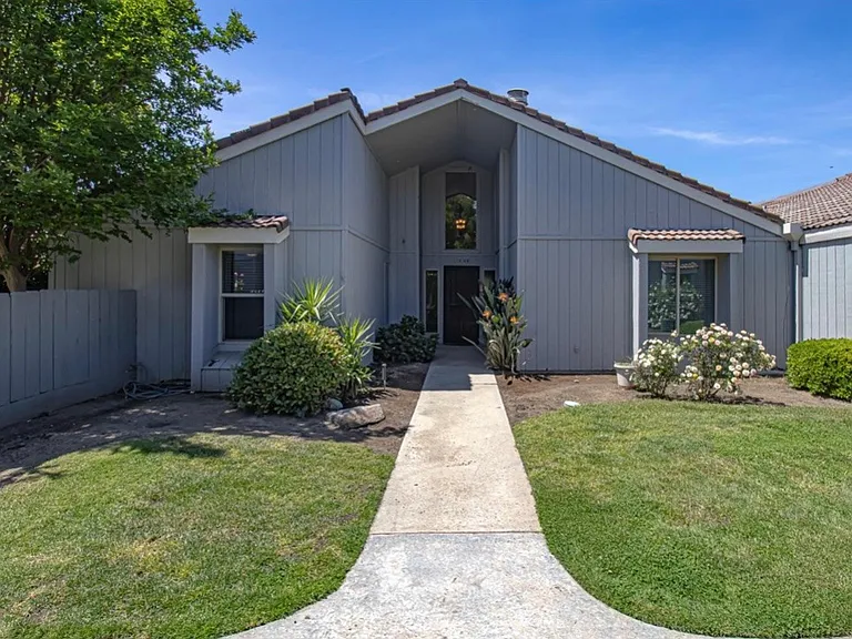 1808 Cougar Ln — Photo 1