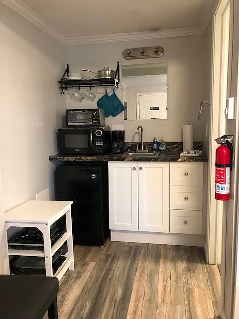 Studio, $995 — Photo 4