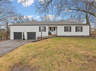 7529 Mohawk Dr, Prairie Village, KS 66208