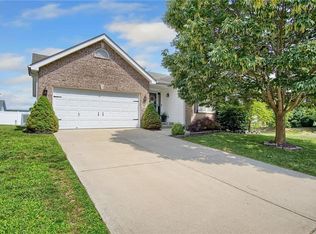 404 Tailfeather Dr, Belleville, IL 62221