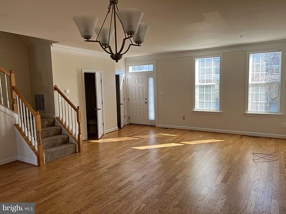 3rd image of 2104 Garden Grove Ln