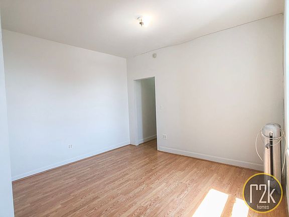 3rd image of 2827 37th St #26