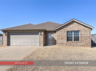 230 Willow Dr, Centerton, AR 72719