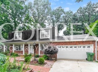 11206 Suncrest Dr SE, Huntsville, AL 35803