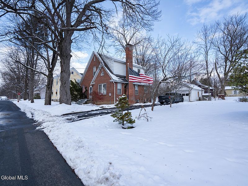 2nd image of 9 Willow Street
