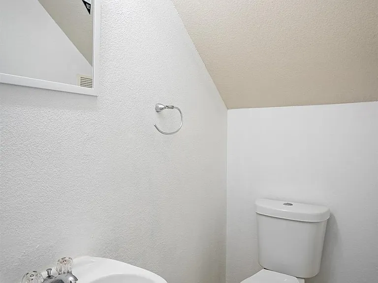 2220 Naomi St — Photo 11