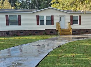 135 Queen Dr, Ridgeville, SC 29472