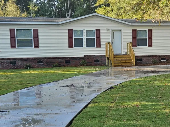 135 Queen Dr, Ridgeville, SC 29472