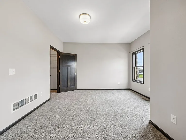 606 2nd Ave SW — Photo 18