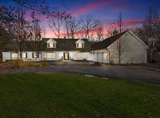 520 Lakeland Dr, Lake Bluff, IL 60044