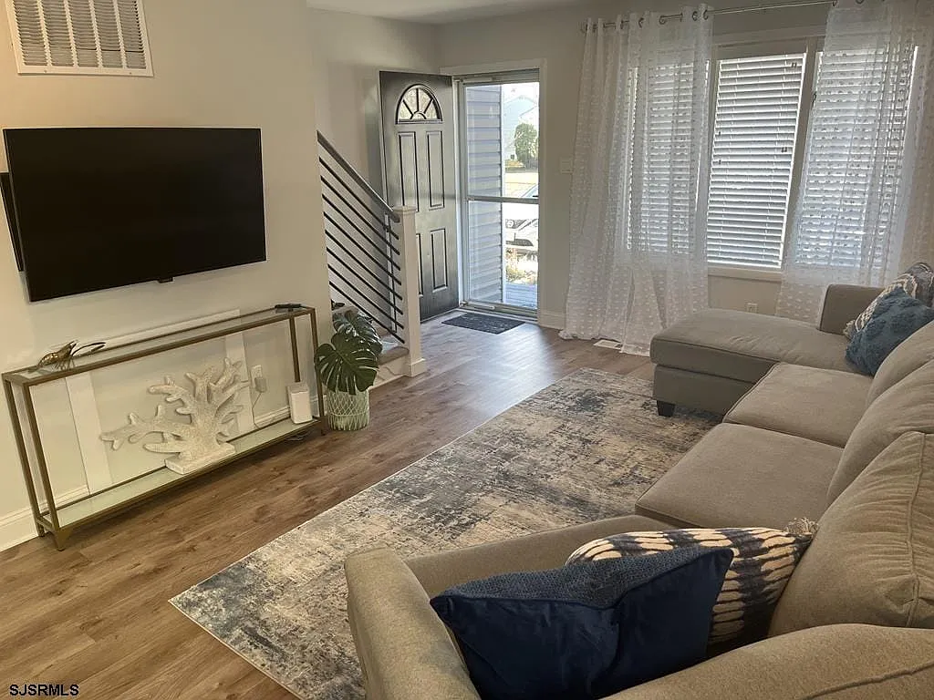 2 bed, 1.5 bath, $2,300 — Photo 4