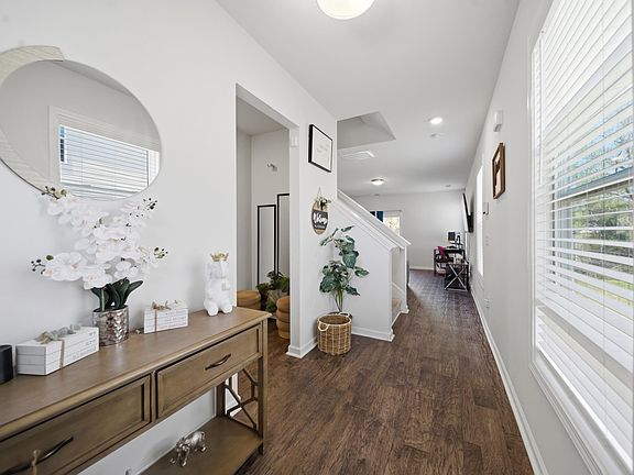 3rd image of 1017 Woodcreek Rd