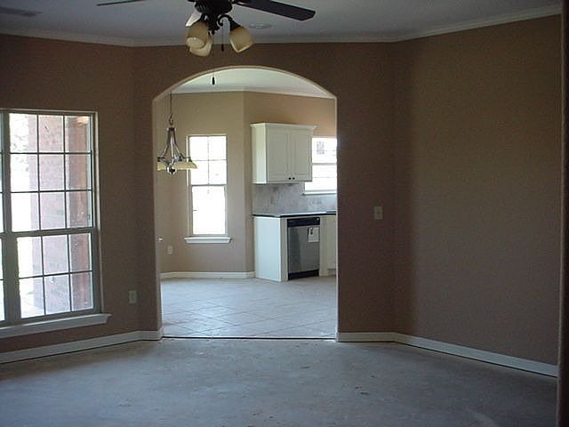 2nd image of 916 Crane Rd