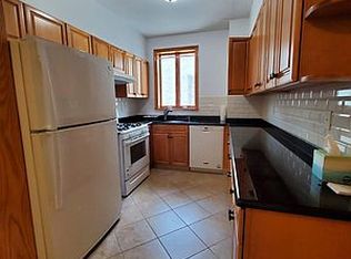 338 82nd St #B1, Brooklyn, NY 11209