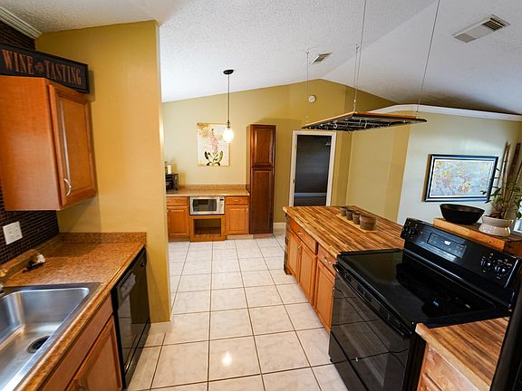 5th image of 1574 SW Gadsan Ave