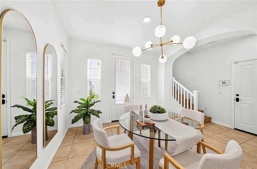 3 bed, 2.5 bath, 1930 sqft, $4,000 — Photo 3