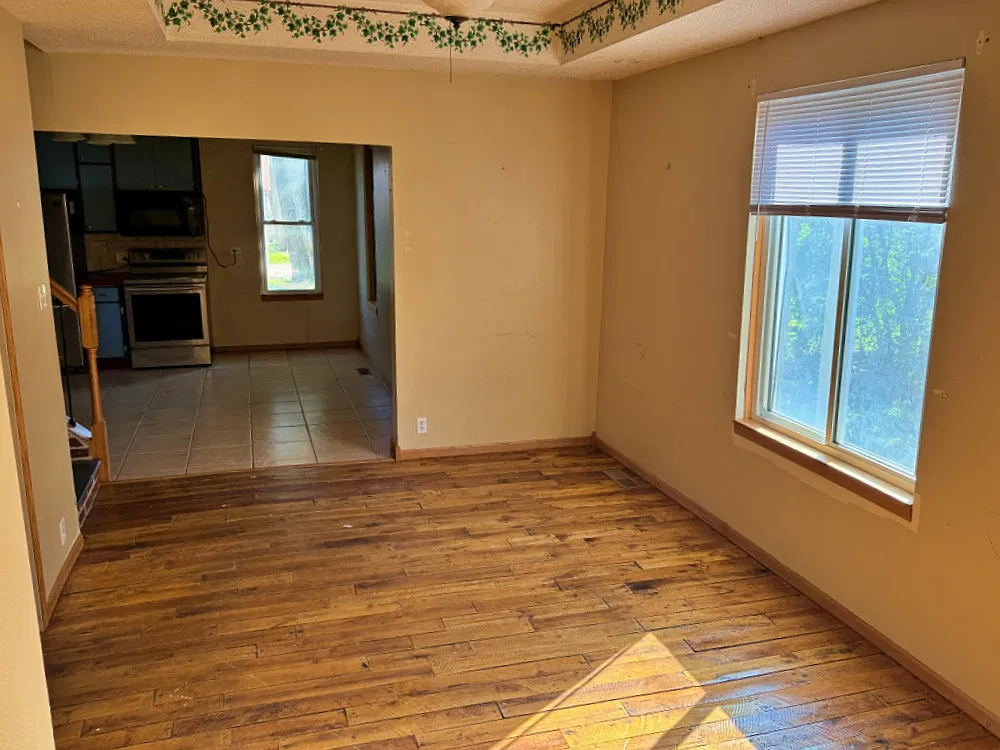 3 bed, 1251 sqft, $2,000 — Photo 2
