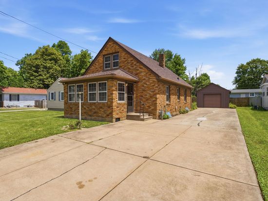 2202 44th St, Moline, IL 61265