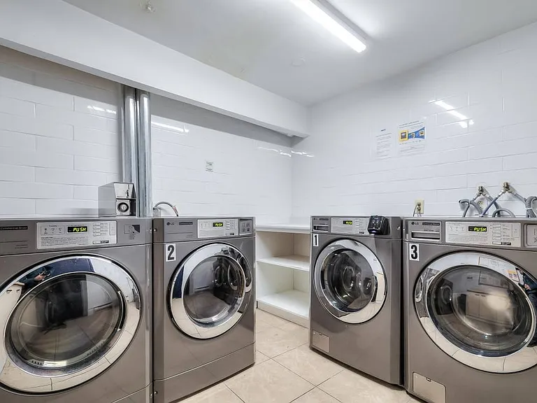 181 Gerrard St E #304 — Photo 7