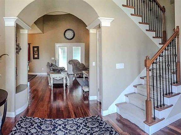 3rd image of 134 Park Place Cir