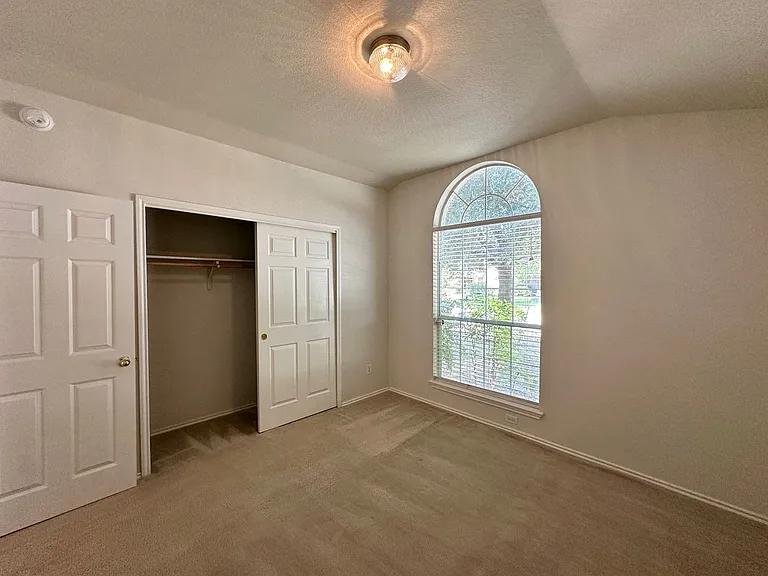 4700 Sydney Harbour Ct — Photo 38