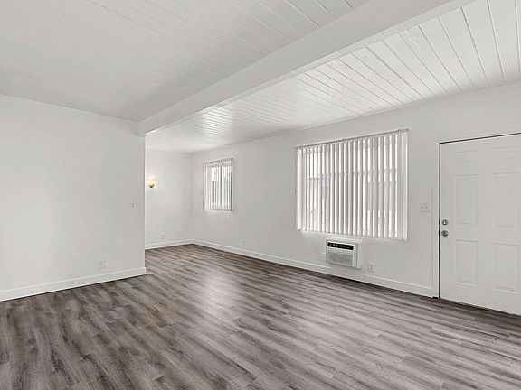 5th image of 7609 Whitsett Ave APT 9