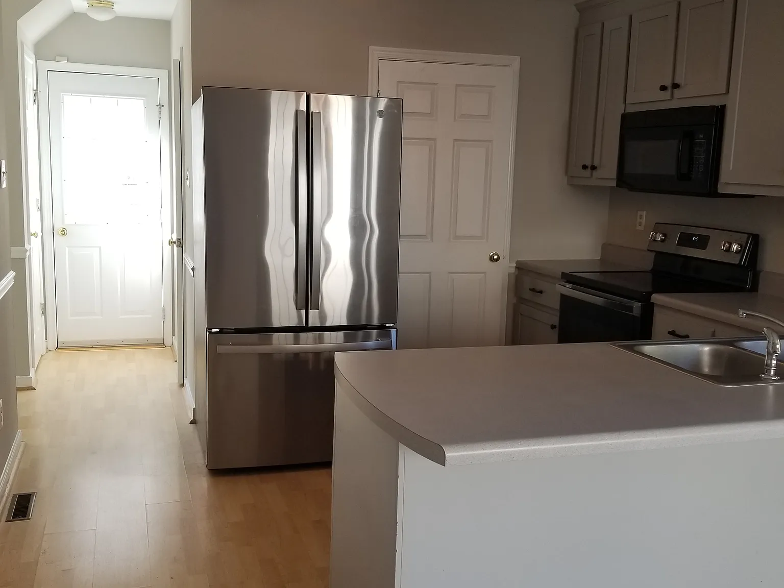 3 bed, 1400 sqft, $2,295 — Photo 4